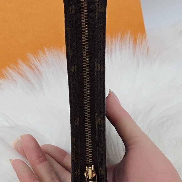 Louis Vuitton Monogram Toiletry Pouch 17 - Picture 8 of 17